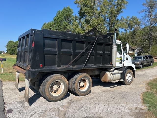 Mack CXU613 شاحنات قلابة