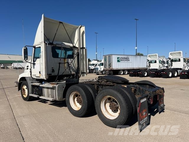Mack CXU613 Tractor Units