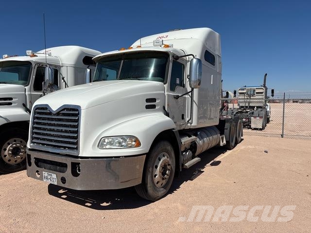 Mack CXU613 Седельные тягачи