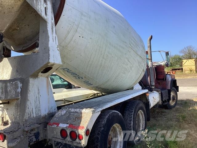 Mack DM690S Специальные грузовики