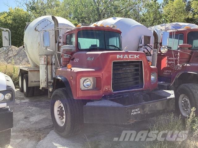 Mack DM690S Специальные грузовики