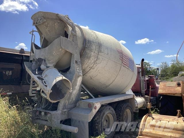 Mack DM690S Специальные грузовики