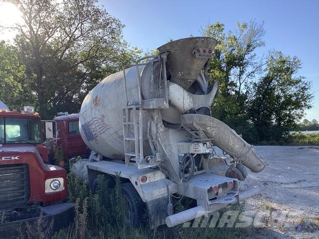 Mack DM690S Специальные грузовики