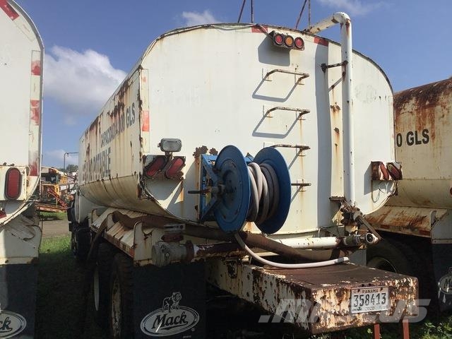 Mack DM690S Cisterne