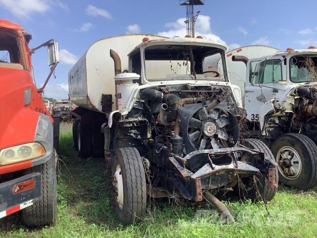 Mack DM690S Cisterne