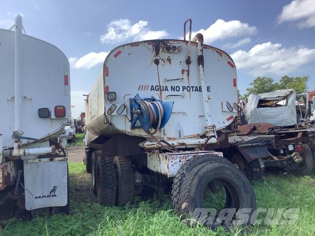 Mack DM690S Cisterne