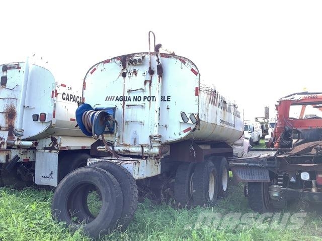 Mack DM690S Cisterne