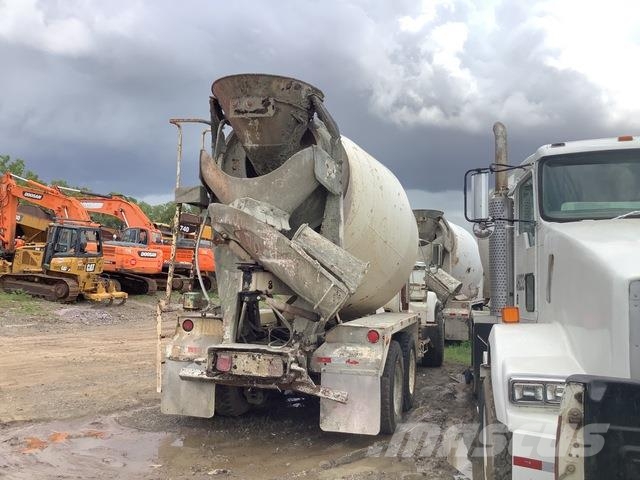 Mack DM690S Andere Fahrzeuge