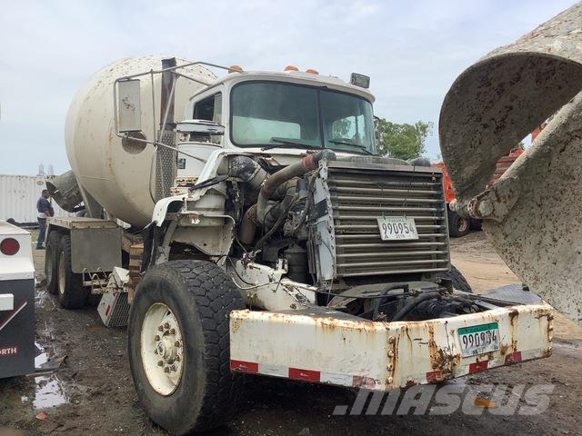Mack DM690S Andere Fahrzeuge