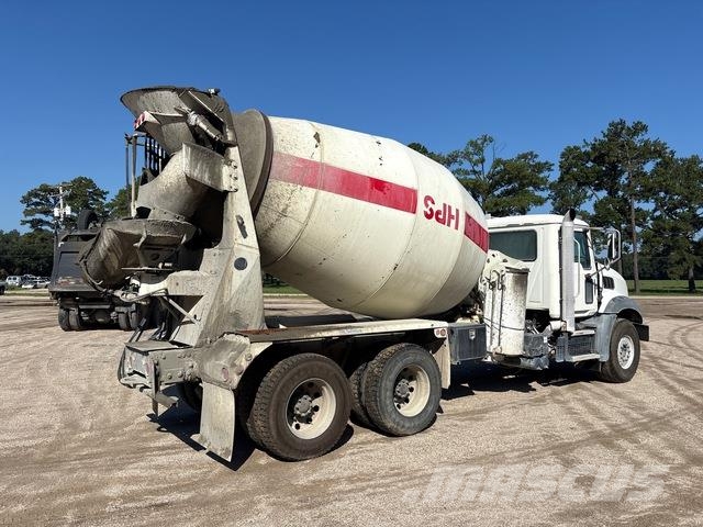 Mack GR64B9 Andere Fahrzeuge