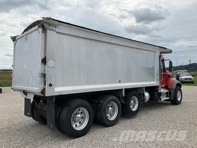 Mack GR64F Camiones bañeras basculantes o volquetes