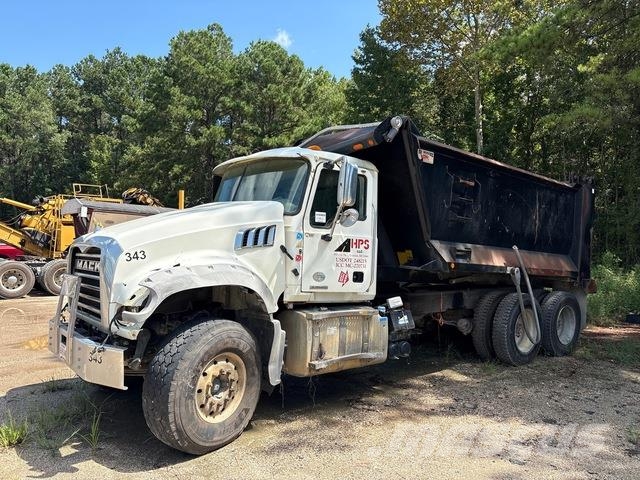 Mack GR64F Kipper