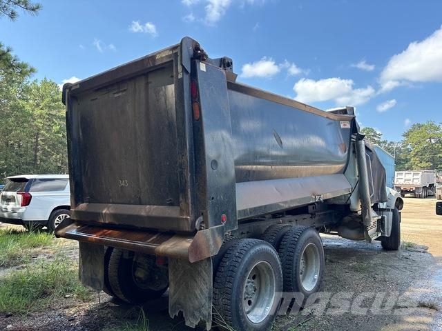 Mack GR64F Kipper