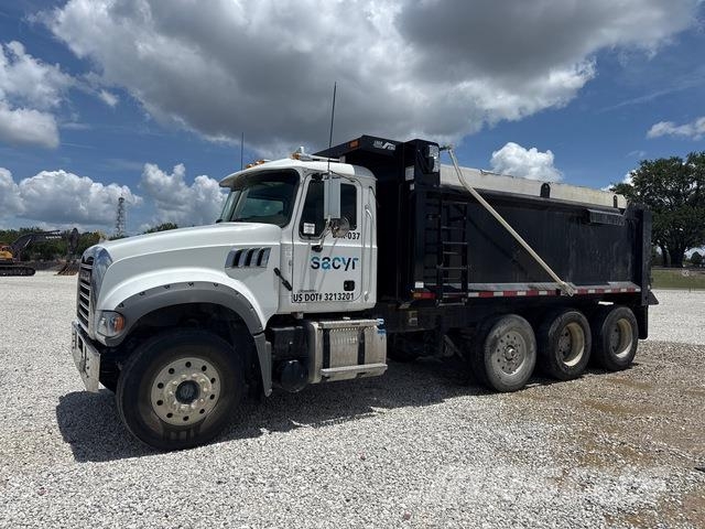 Mack GR84F Camiones bañeras basculantes o volquetes