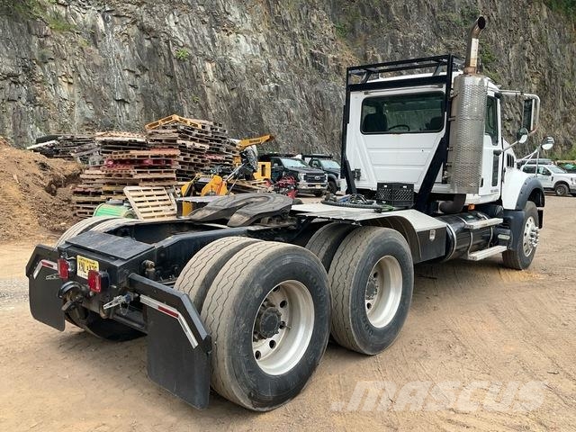 Mack GU713 Tractor Units