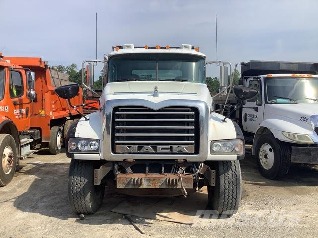 Mack GU713 Sora- ja kippiautot