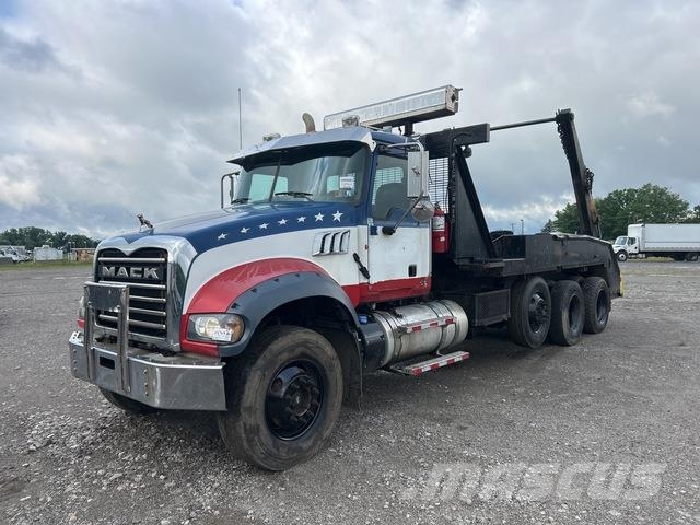 Mack GU713 Hakowce