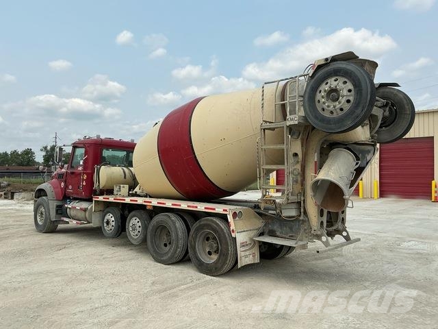 Mack GU713 شاحنات أخرى