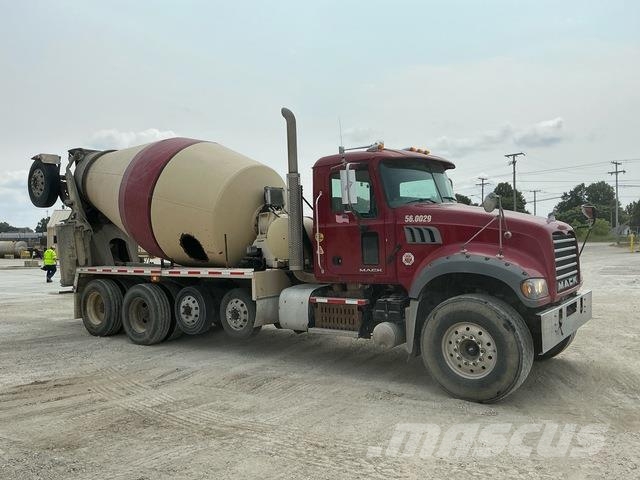 Mack GU713 شاحنات أخرى
