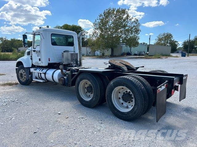 Mack GU713 وحدات الجر