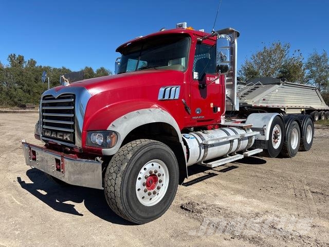 Mack GU713 Тягачі