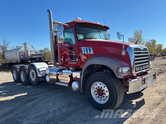 Mack GU713 Тягачі