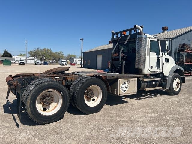 Mack GU713 Granite Veículos de recuperação