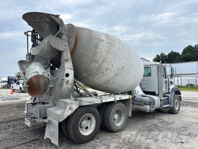 Mack GU813 Otros camiones