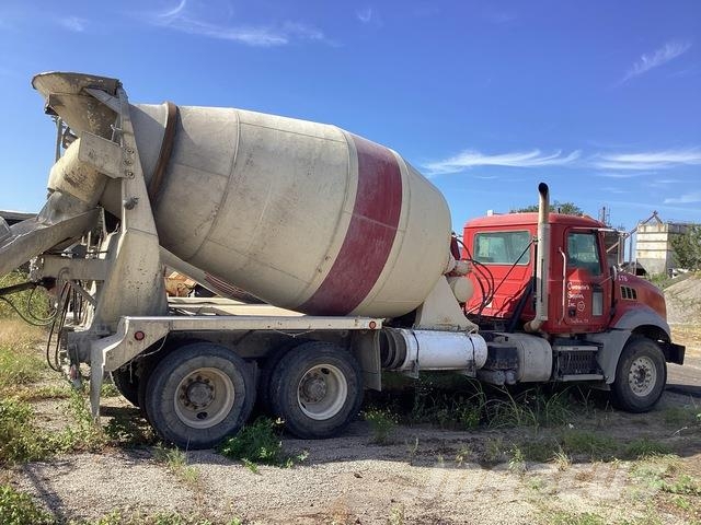 Mack GU813 Специальные грузовики