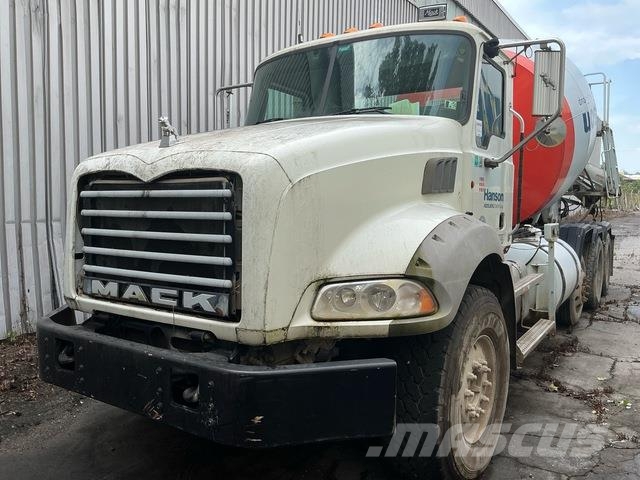 Mack GU813 Andere Fahrzeuge