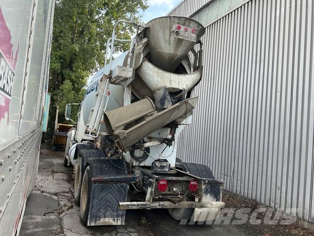 Mack GU813 Andere Fahrzeuge