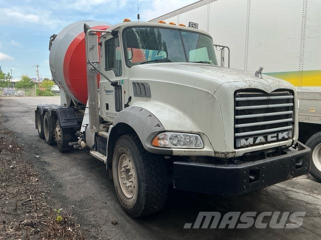 Mack GU813 Andere Fahrzeuge