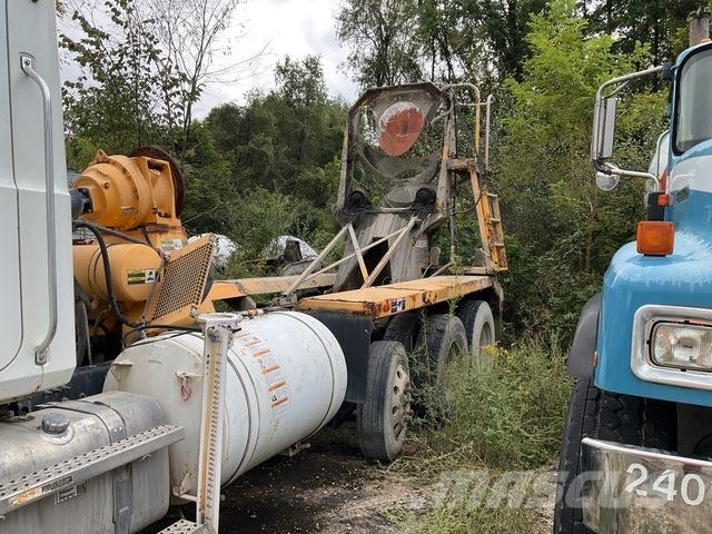 Mack GU813 Muut kuorma-autot