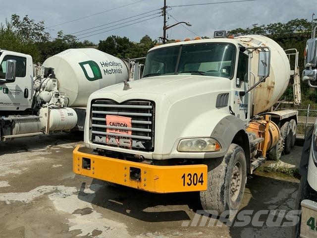 Mack GU813 Andere Fahrzeuge