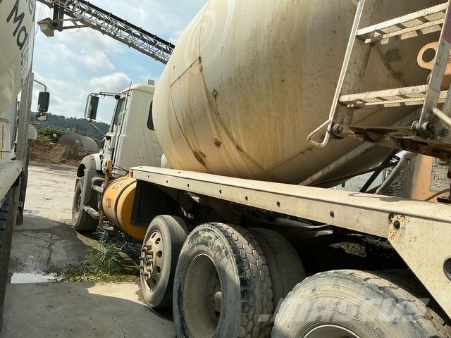 Mack GU813 Andere Fahrzeuge