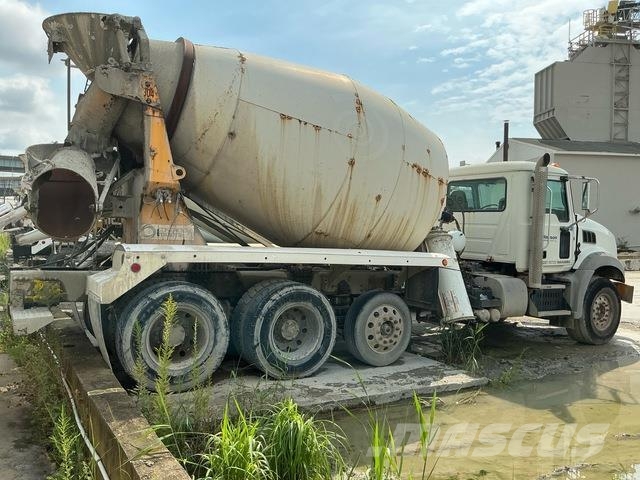 Mack GU813 Andere Fahrzeuge