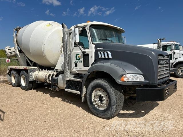 Mack GU813 Other trucks