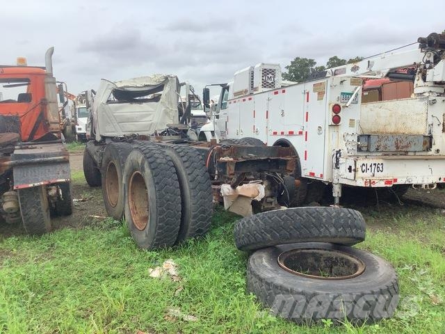 Mack GU813E Cabines