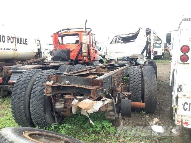 Mack GU813E Cabines