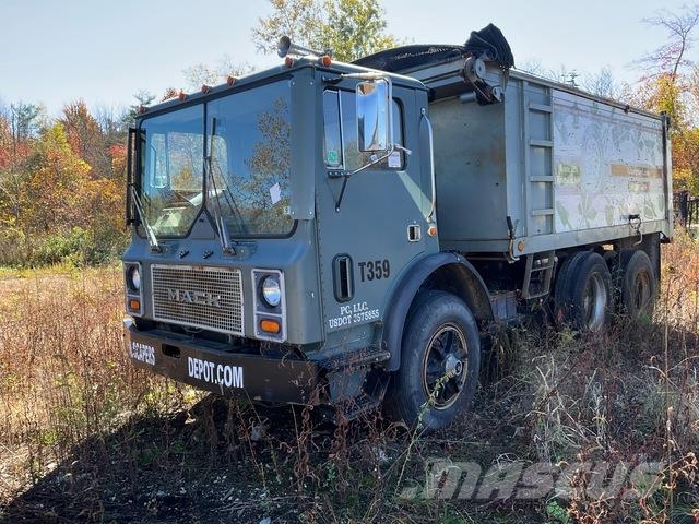 Mack MR685P Caminhões basculantes
