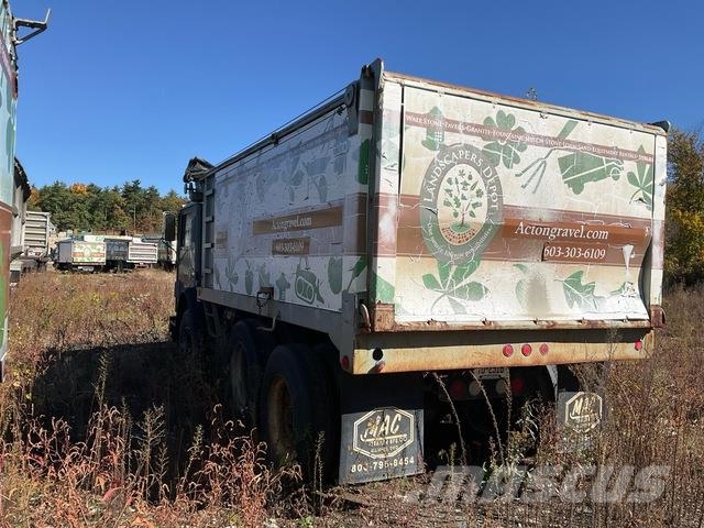 Mack MR685P Caminhões basculantes