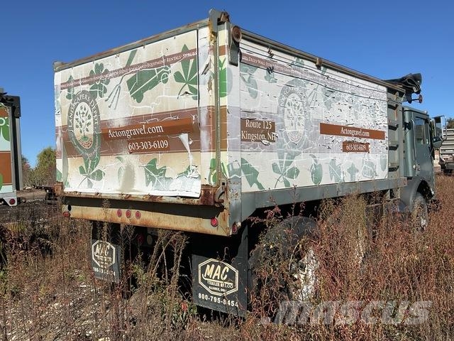Mack MR685P Caminhões basculantes