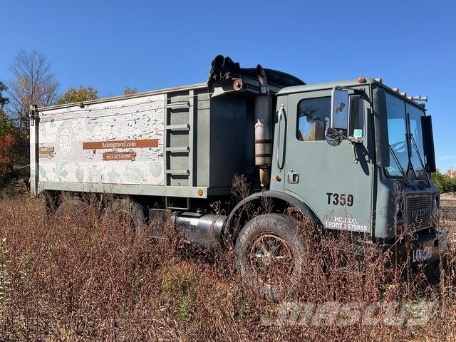 Mack MR685P Caminhões basculantes