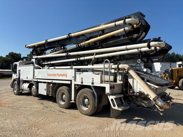 Mack MR688 Kamionske beton pumpe