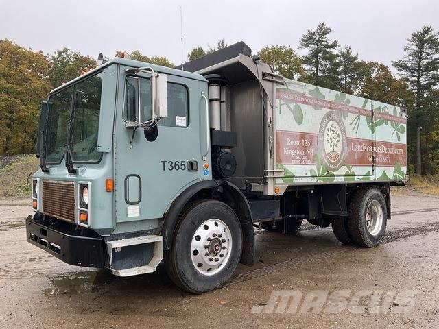 Mack MR688P Tipper trucks