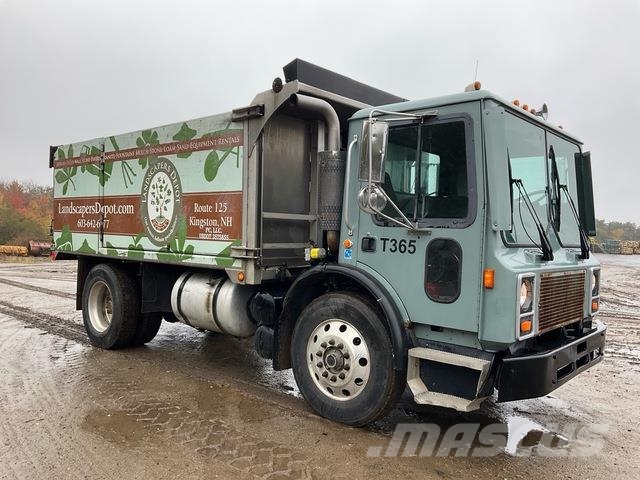 Mack MR688P 自卸式货车