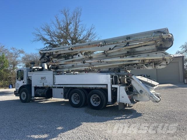 Mack MR688S 混凝土泵浦