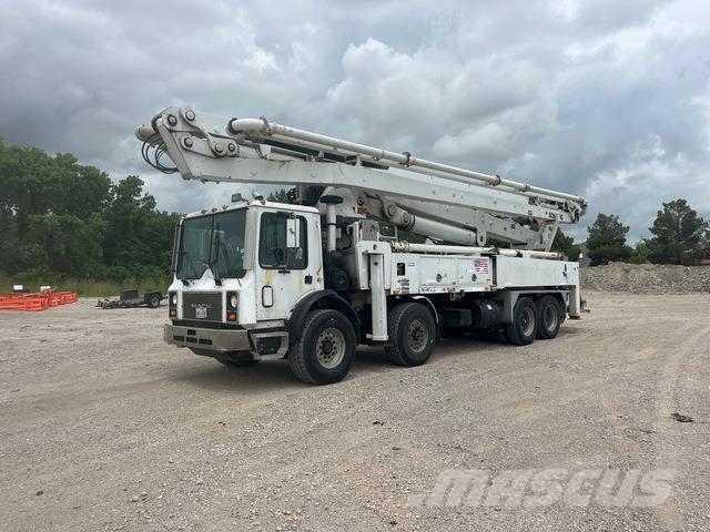 Mack MR688S مضخات خرسانة