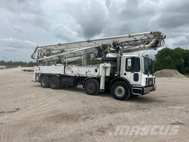 Mack MR688S مضخات خرسانة