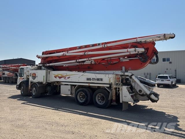 Mack MR688S مضخات خرسانة